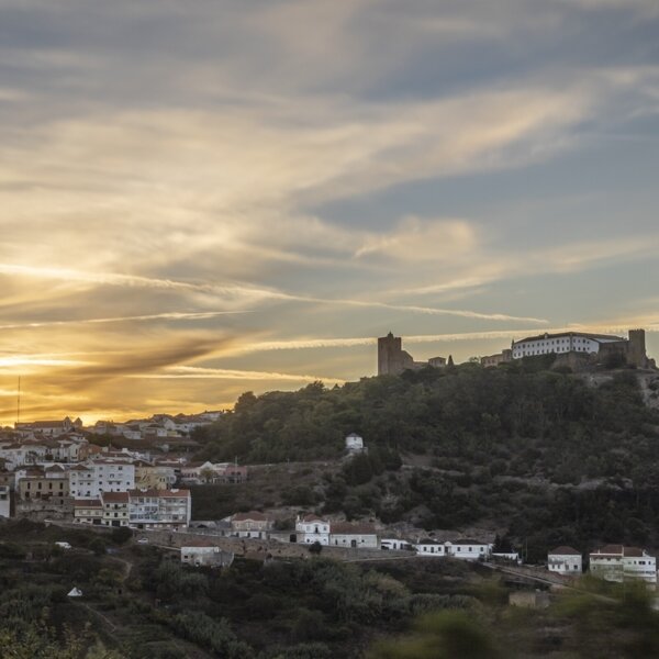 nascer_do_sol_castelo_e_vila